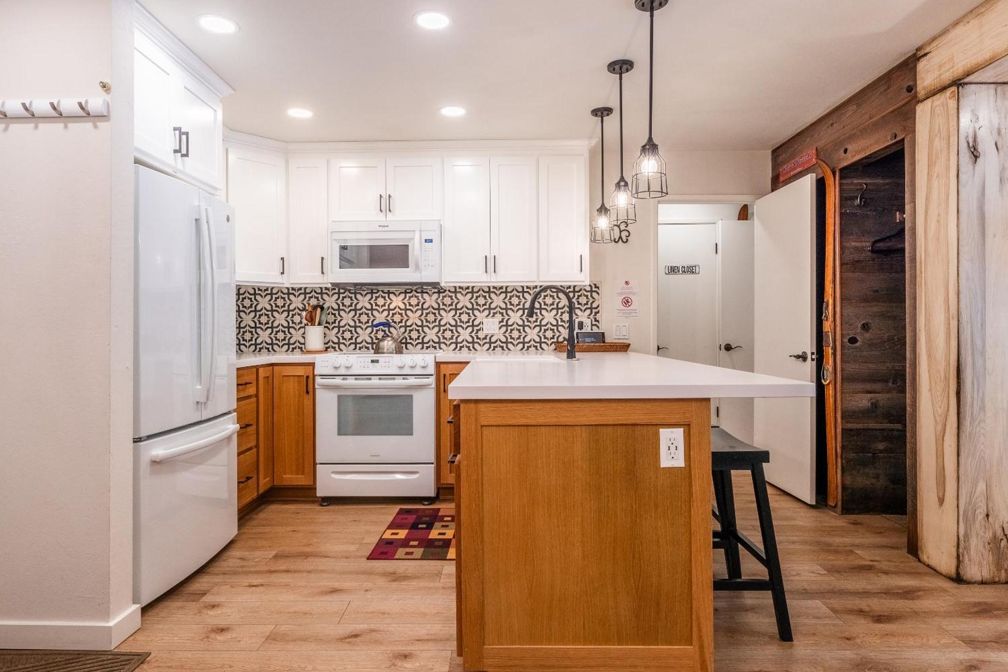 Fully Renovated! St Anton #17 Ski In Ski Out 1 Bedroom 1 Bathroom Condo! Sleeps Up To 4! 맘모스 레이크스 외부 사진